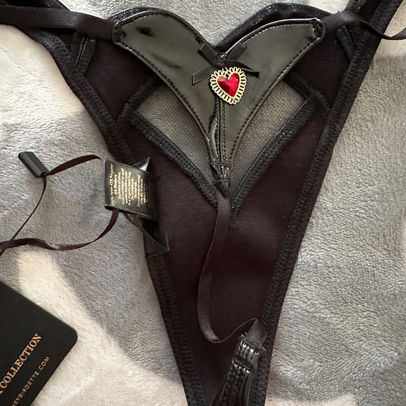 ELLA BLACK
BLACK THONG - Picture 16 of 16